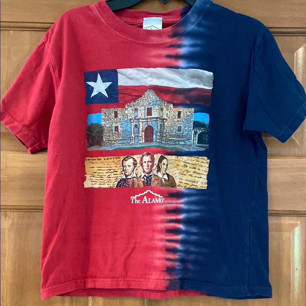 EUC! Youth size M, Red and Blue Short Sleeve Tee with The Alamo Graphic!